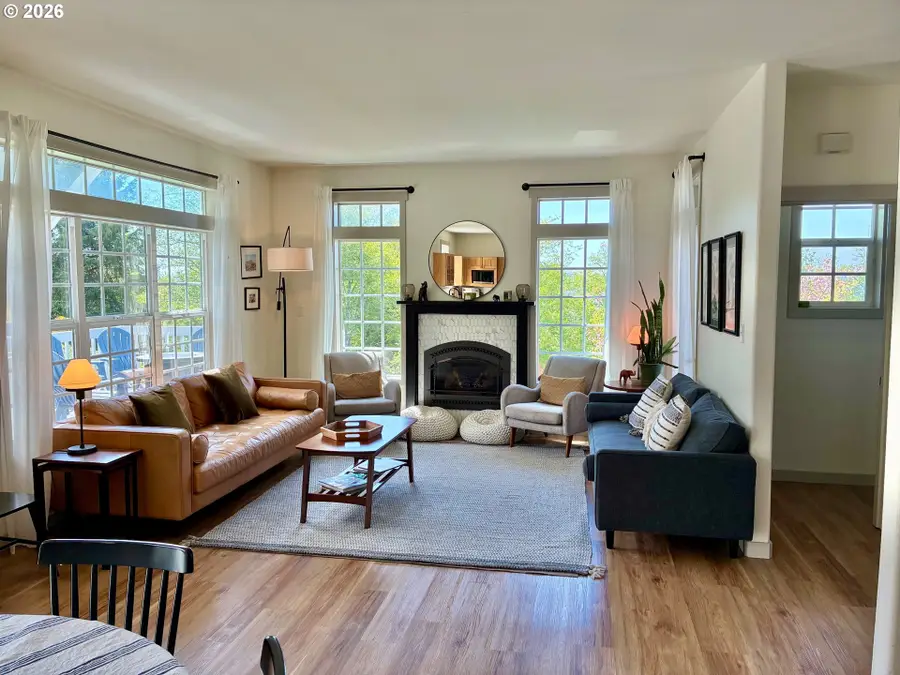 990 Bridge View Ct, Astoria, OR 97103 - #2