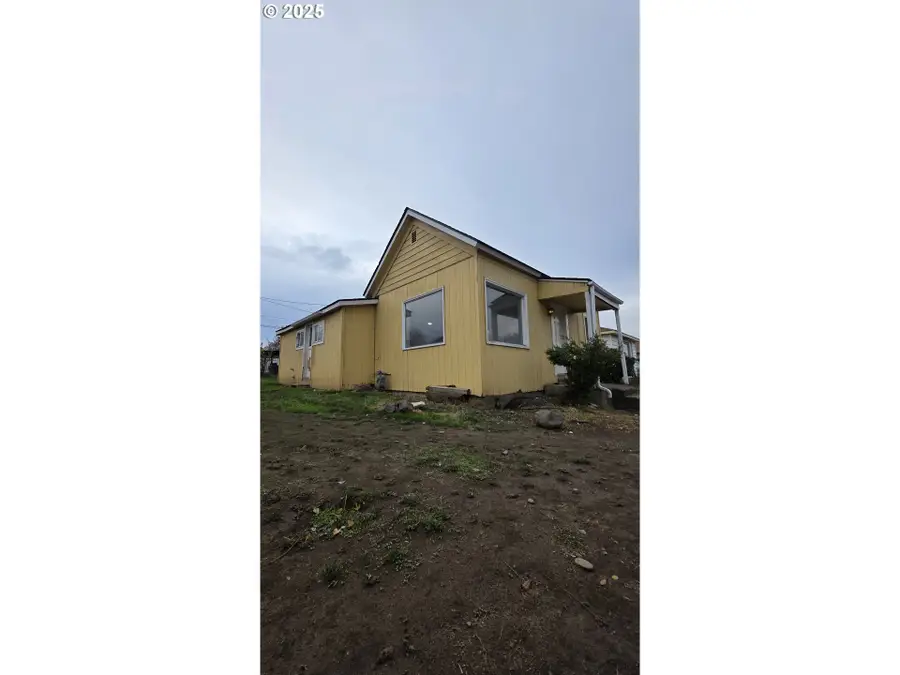 220 NW 2nd St, Goldendale, WA 98620 - Image #2