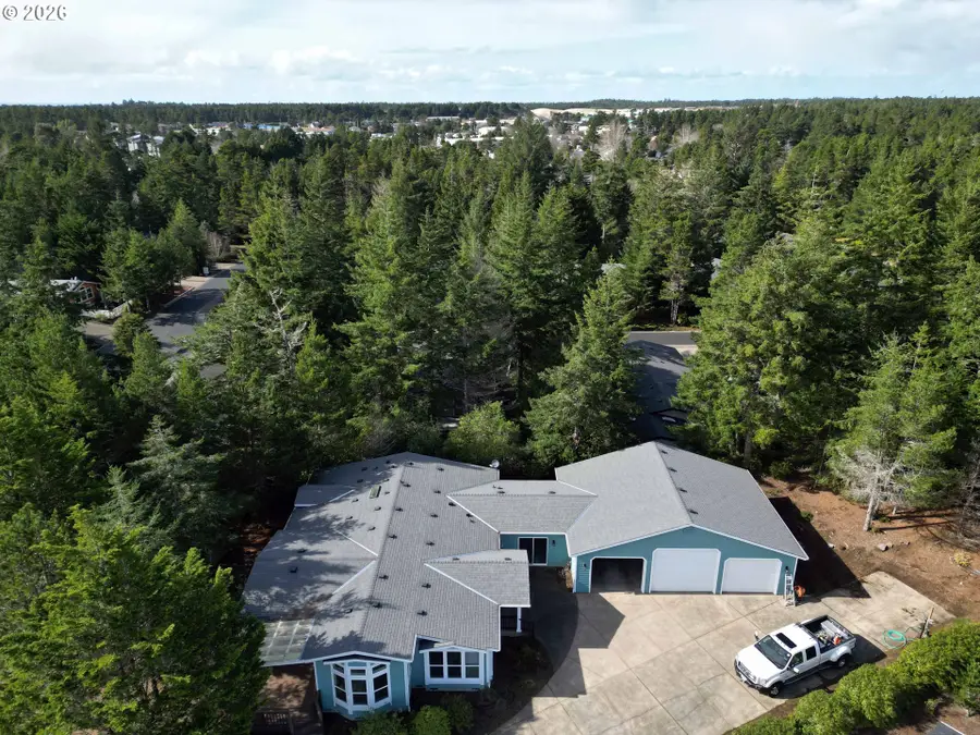 614 38th Pl, Florence, OR 97439 - #3