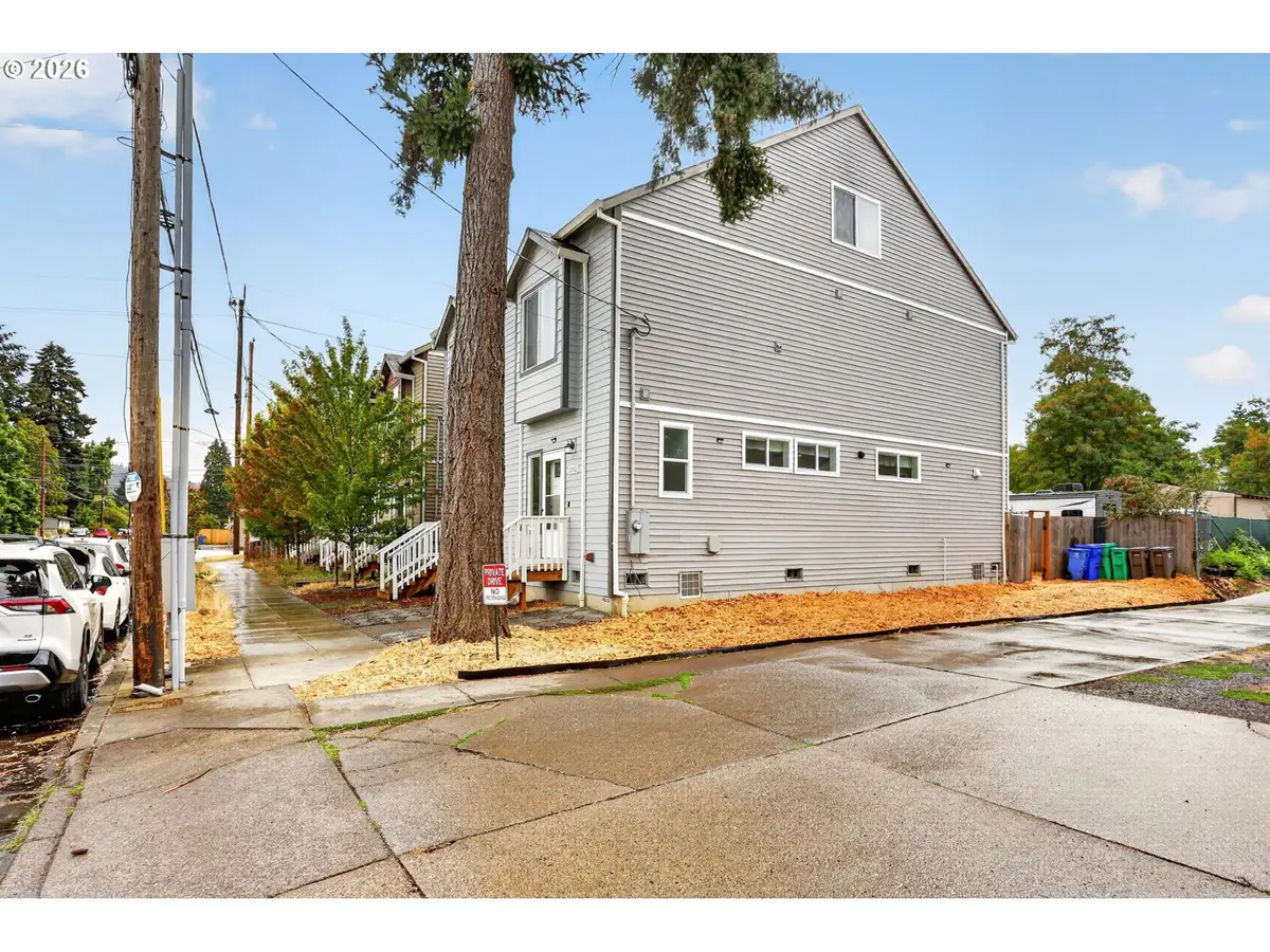 12102 SE Raymond St, Portland, OR 97266 - #1
