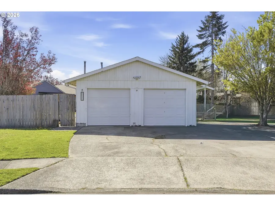 1137 1139 SW Fox Ct, Troutdale, OR 97060 - #2