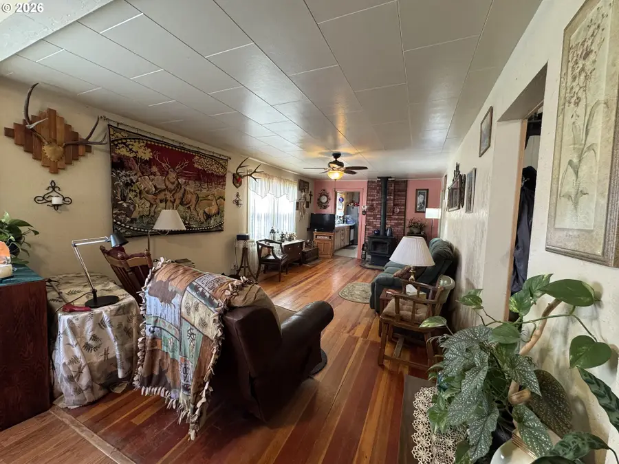 528 N Cozart Ave, Prairie City, OR 97869 - #3