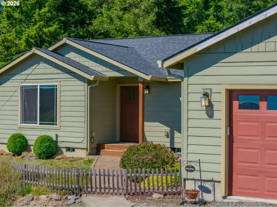 2217 King Ln, Myrtle Point, OR 97458 - #2
