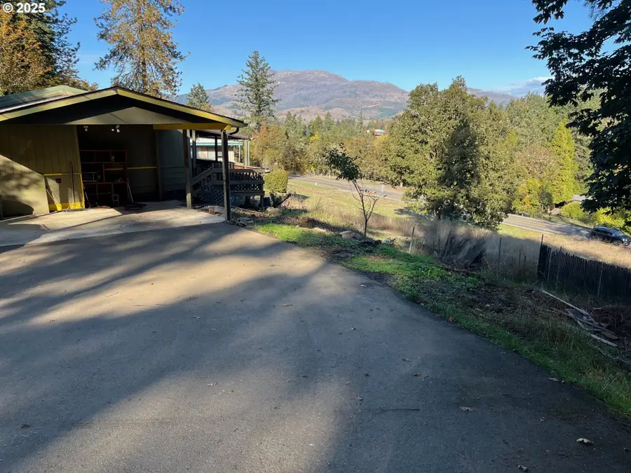 123 Mountain Vw, Glide, OR 97443 - #3