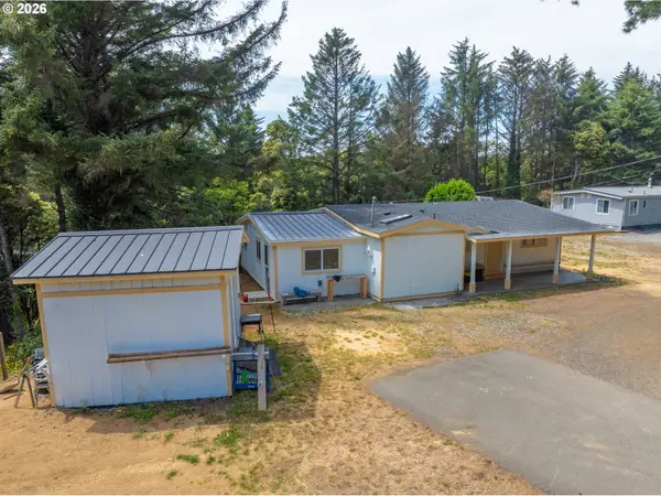 94662 Raccoon Ln, GoldBeach, OR 97444