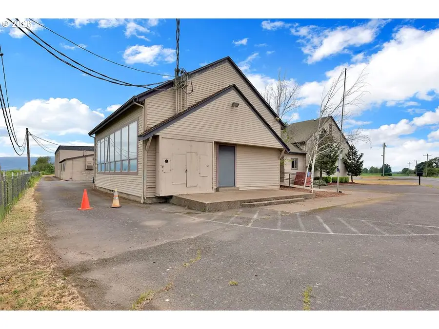 21211 Coburg Rd, Harrisburg, OR 97446 - #3