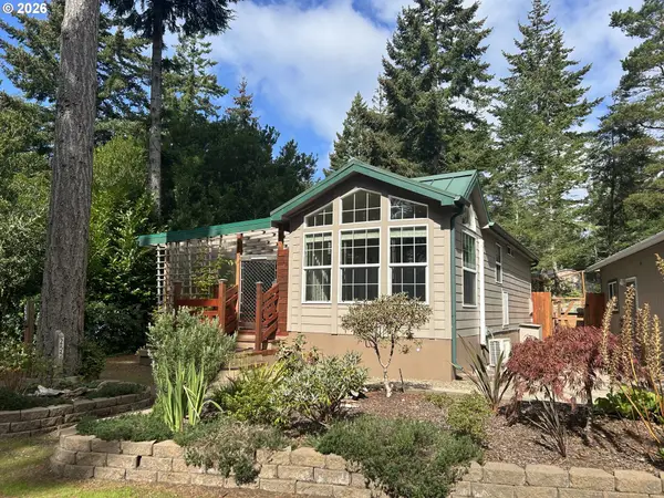 255 Outer Dr, Florence, OR 97439
