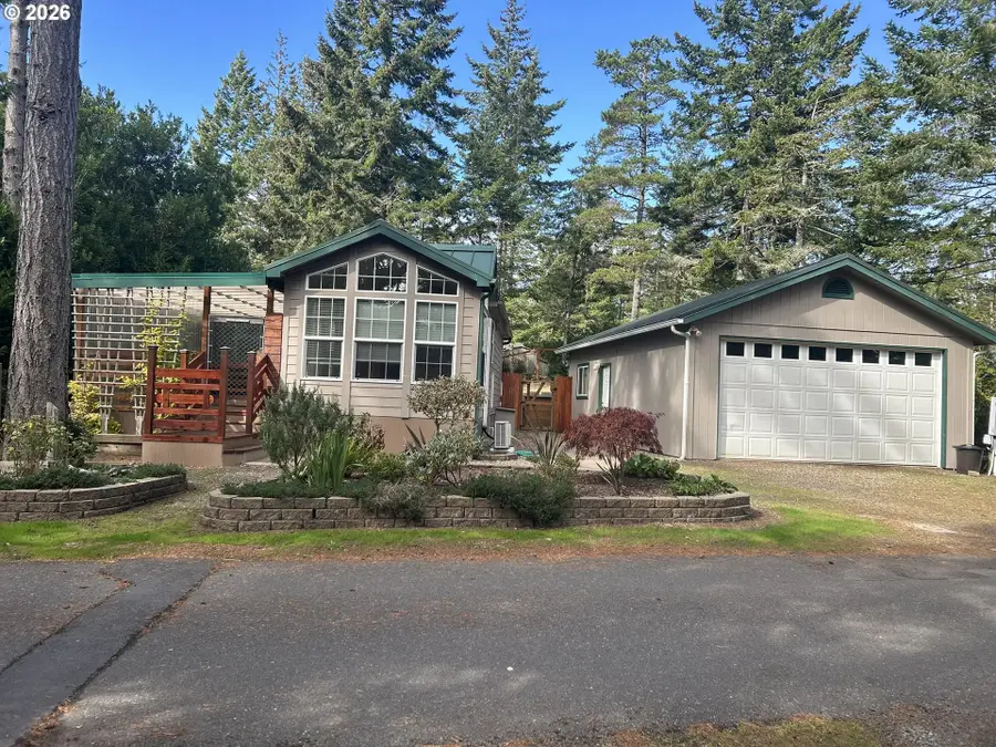 255 Outer Dr, Florence, OR 97439 - #2