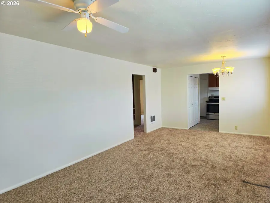 486 NW 2nd St, Dufur, OR 97021 - #3