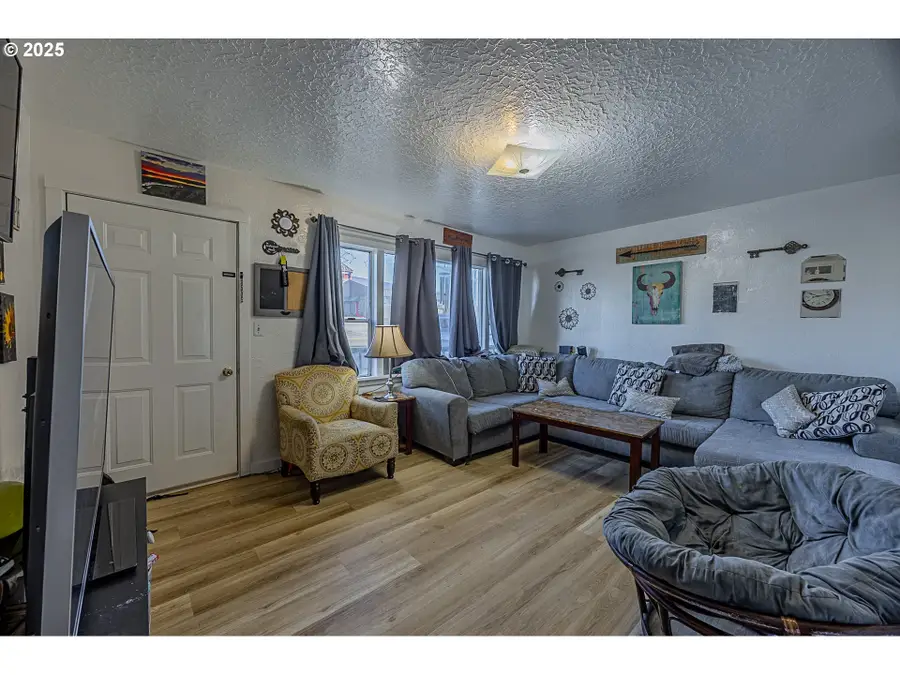 1860 Meade St, North Bend, OR 97459 - Image #3