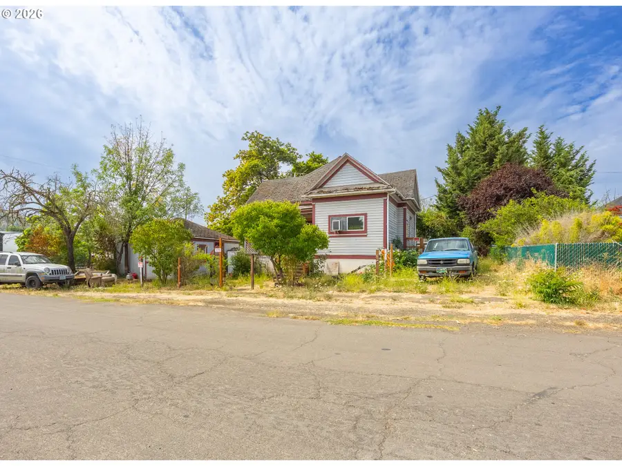 173 SE Miller Ave, Roseburg, OR 97470 - #2
