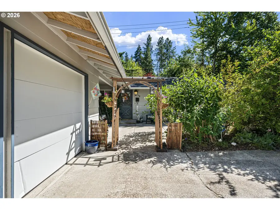 18 E 47th Ave, Eugene, OR 97405 - #3
