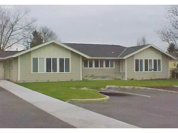 9350 SE Taylor St, Portland, OR 97216