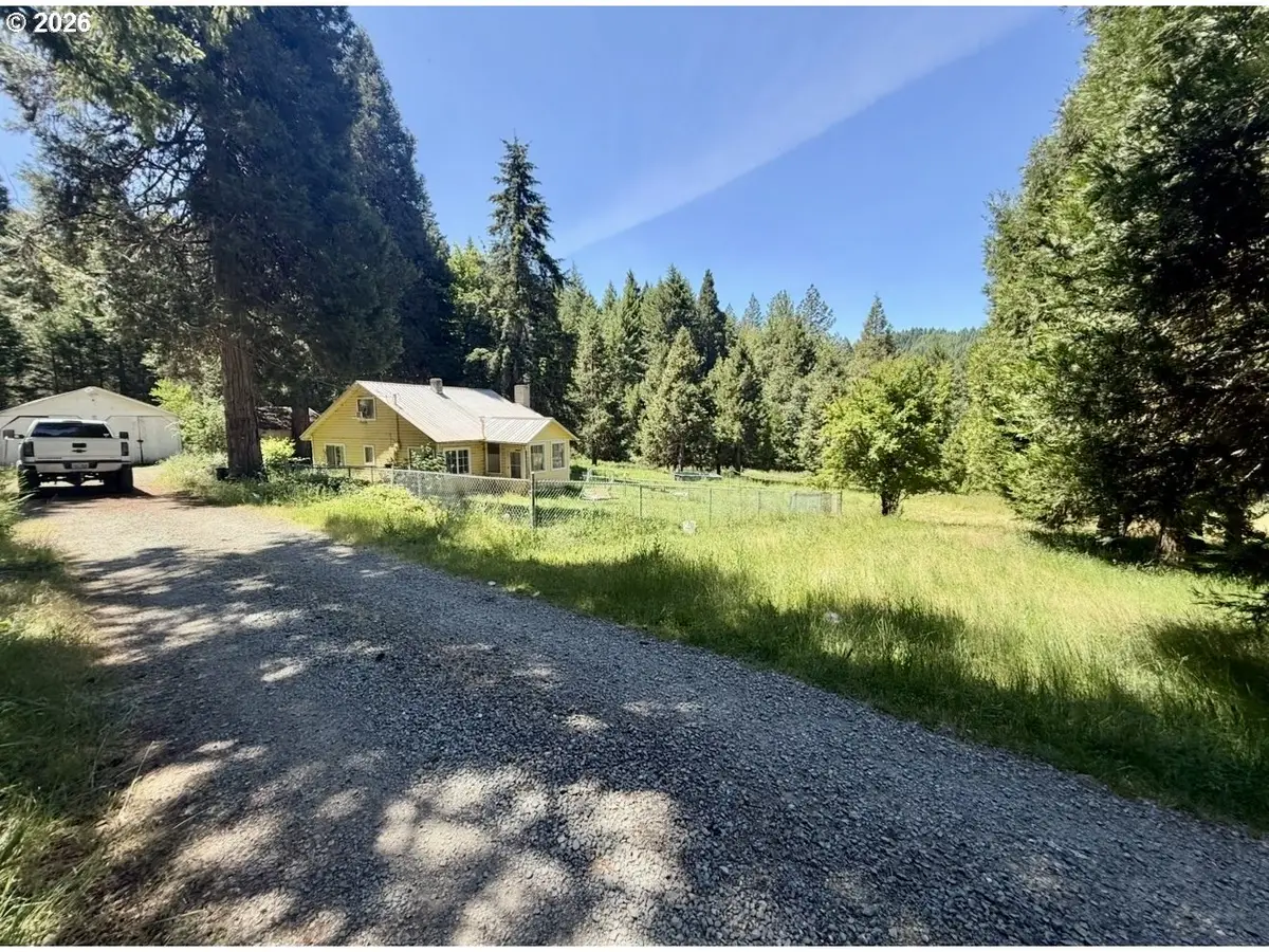 301 Humphrey Addition Rd, Glendale, OR 97442 - #1