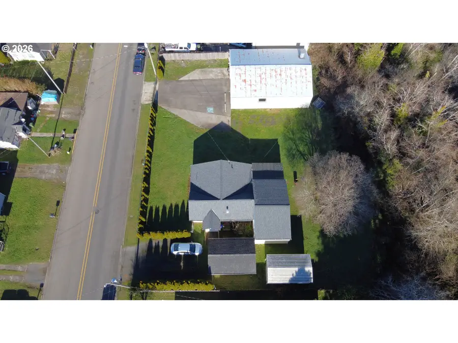 205 N Schoneman Ave, Coos Bay, OR 97420 - #3