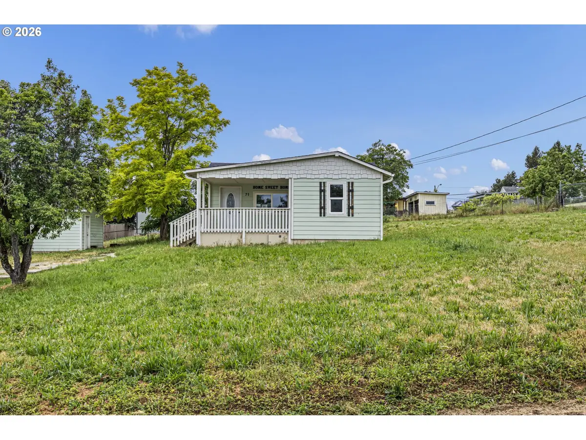 71 SE Ronald St, Winston, OR 97496 - #1