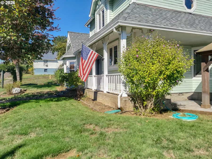 340 NE Second St, Oakland, OR 97462 - #2