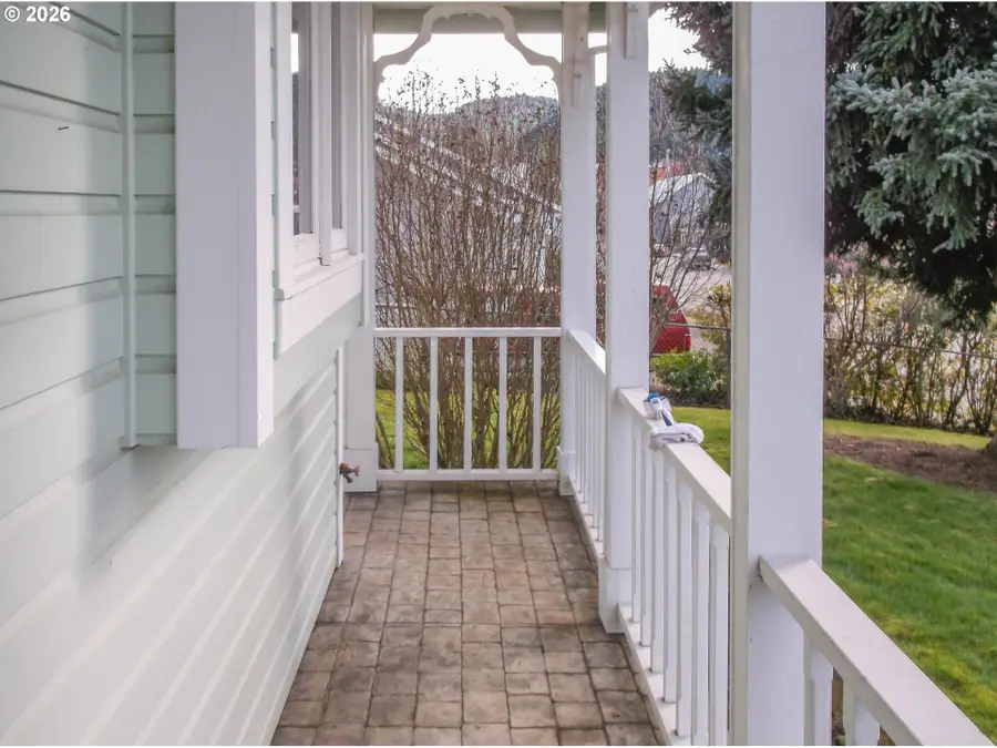 340 NE Second St, Oakland, OR 97462 - #3