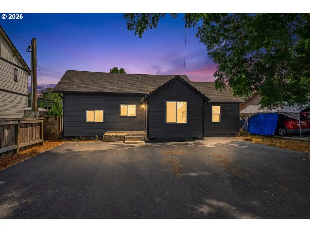 656 Hall St, Woodburn, OR 97071 - #1