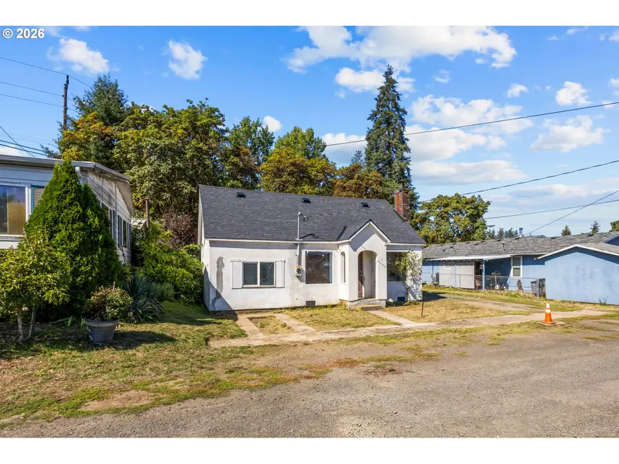 718 SE Washington St, Willamina, OR 97396 - #2