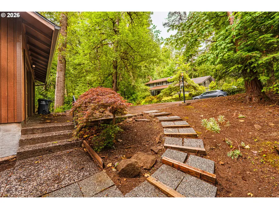 2885 Timberline Dr, Eugene, OR 97405 - #3
