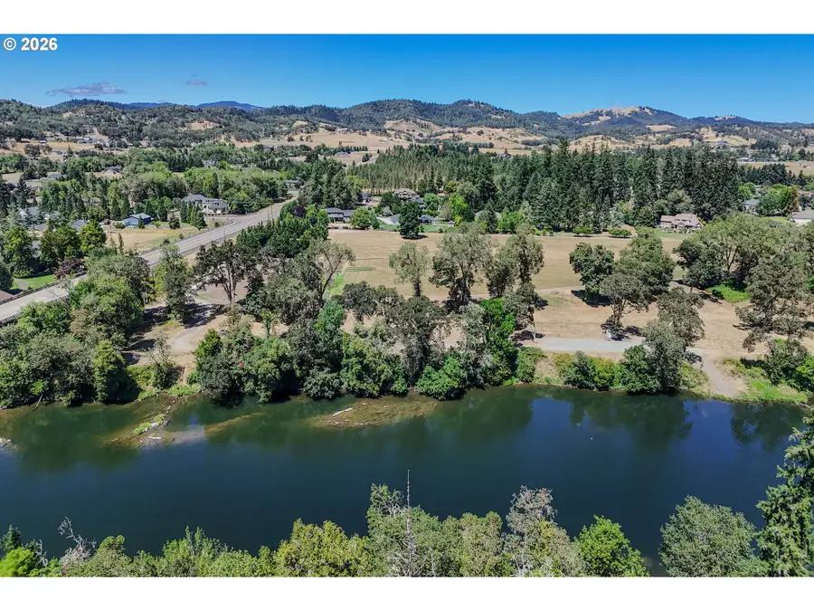 104 River Club Dr, Roseburg, OR 97471 - #2