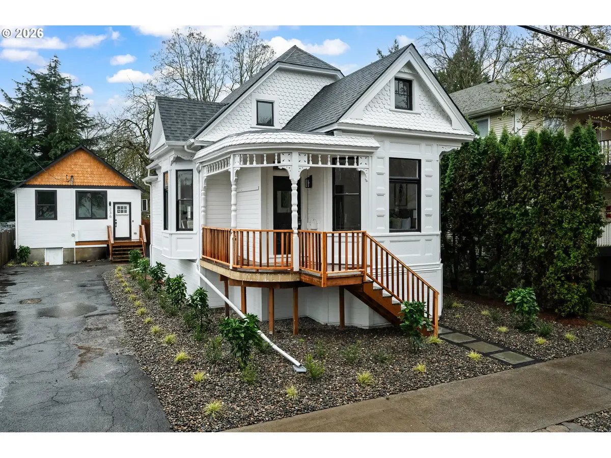 236 NE Sacramento St, Portland, OR 97212 - #1