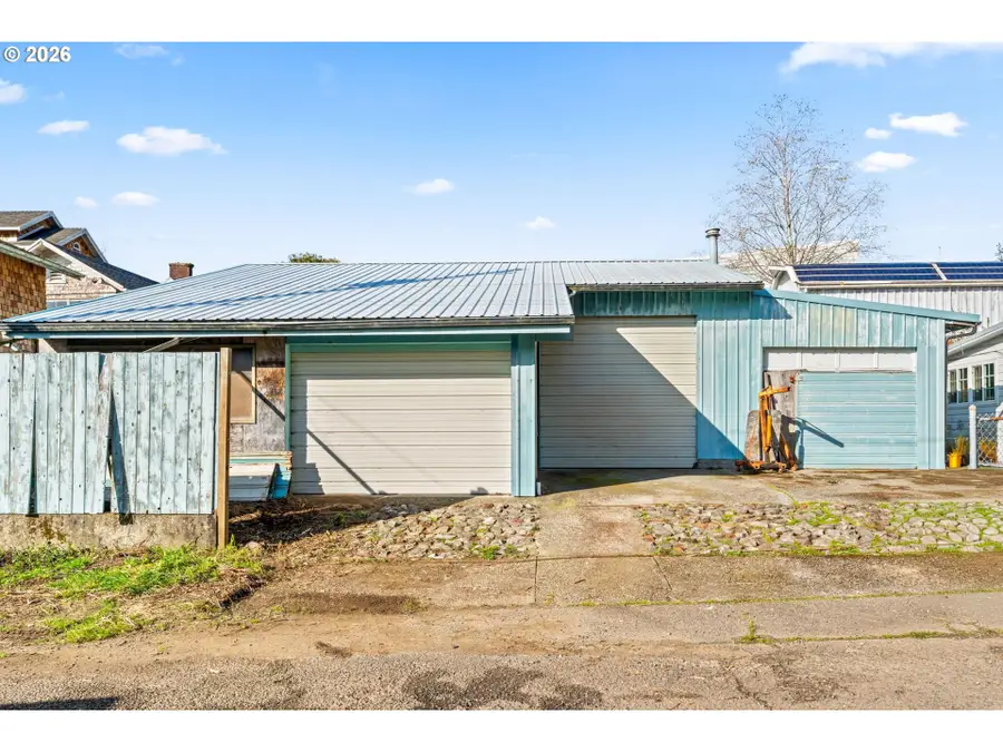 217 Pitt St, Gardiner, OR 97441 - Image #2