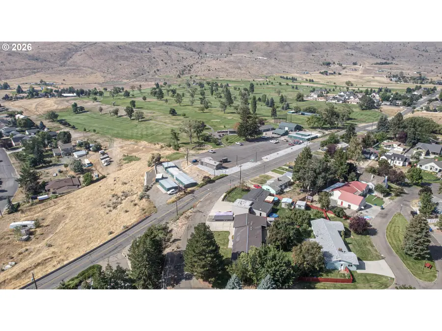 111 Hillcrest Dr, Baker City, OR 97814 - #2