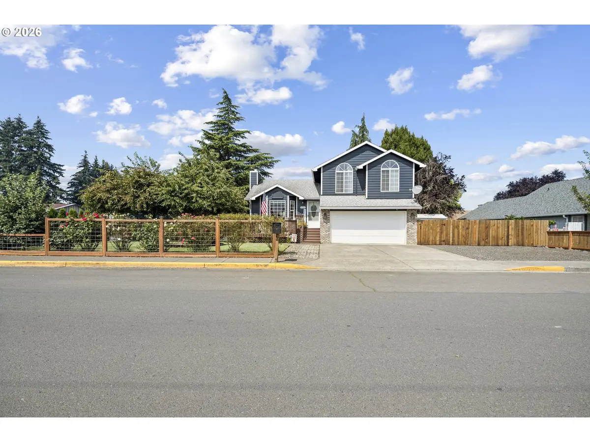 1001 N Broadway St, Estacada, OR 97023 - #1