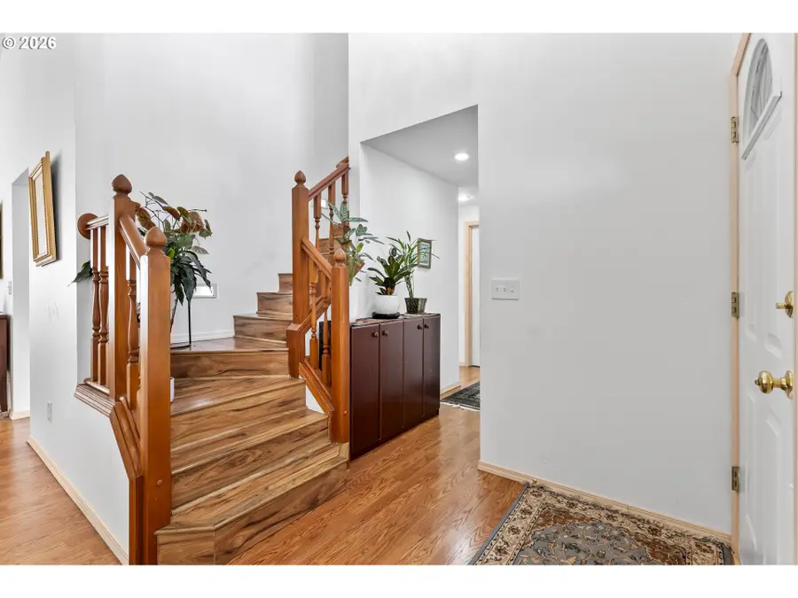 15358 SW Roundtree Dr, Tigard, OR 97223 - Image #3