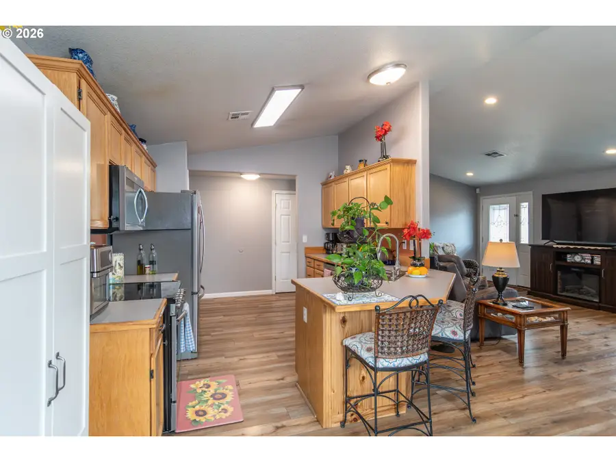 380 Sunnyside Dr, Winston, OR 97496 - #2