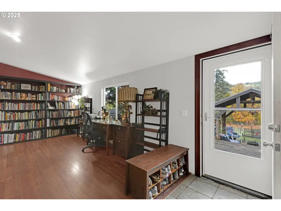 624 Willis Creek Rd, Winston, OR 97496 - Image #2