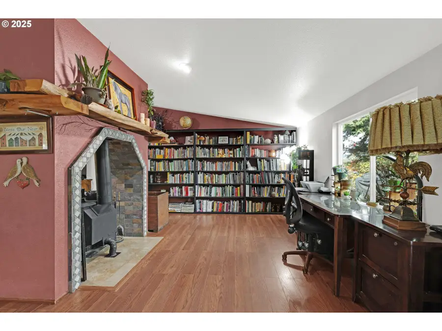 624 Willis Creek Rd, Winston, OR 97496 - Image #3