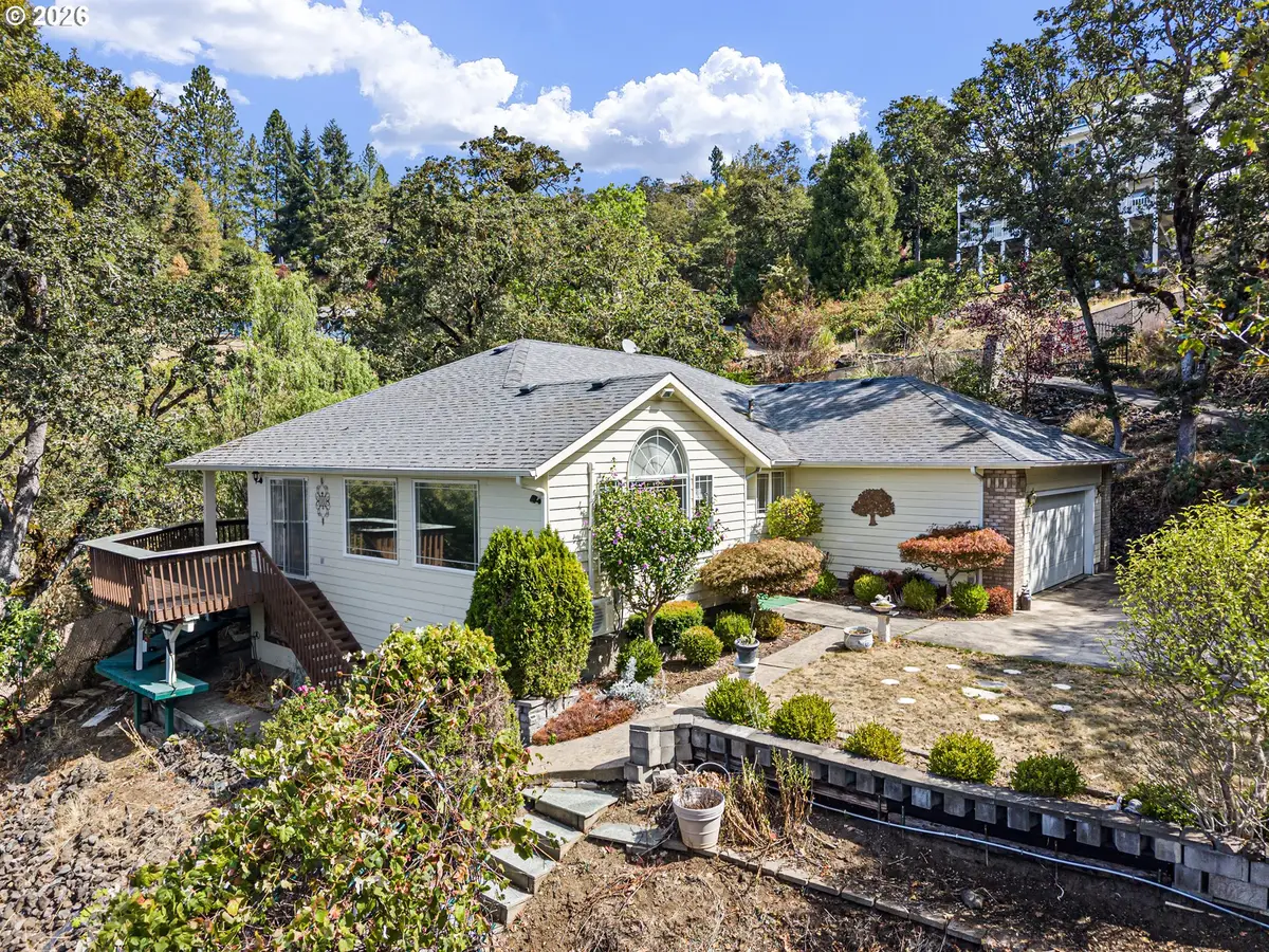 1385 SE Laurel Ct, Roseburg, OR 97470 - #1