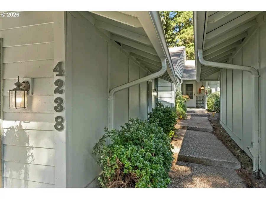 4238 Woodside Cir, Lake Oswego, OR 97035 - #3