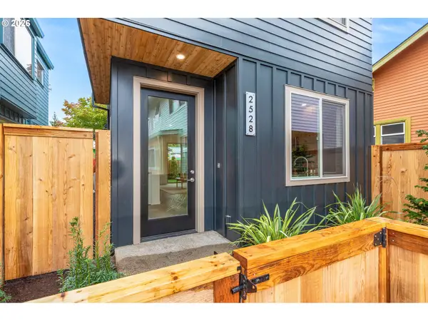 2528 SE 18th Ave, Portland, OR 97202