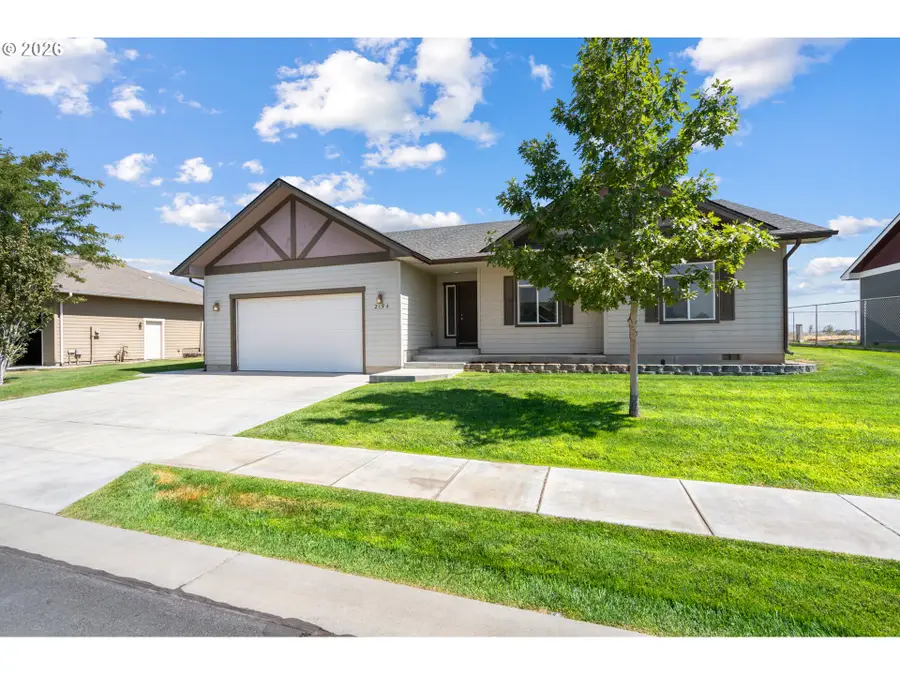 2194 NE 8th St, Hermiston, OR 97838 - #3
