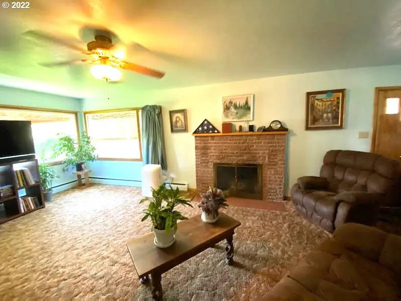 303 NE Second St, Enterprise, OR 97828 - Image #2