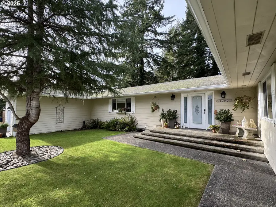 1099 Parkview Dr, Brookings, OR 97415 - Image #3