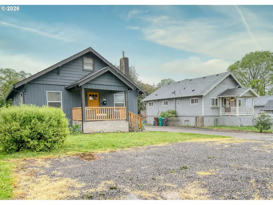 274 N 3rd St, Saint Helens, OR 97051 - #2