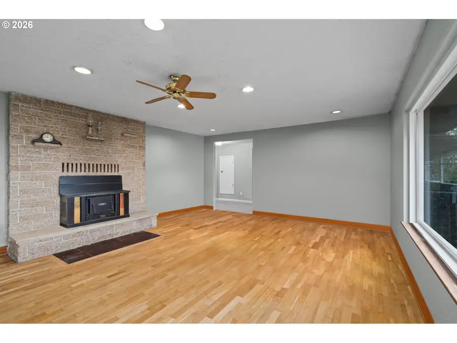 105 Island View Ln, Kelso, WA 98626 - #2