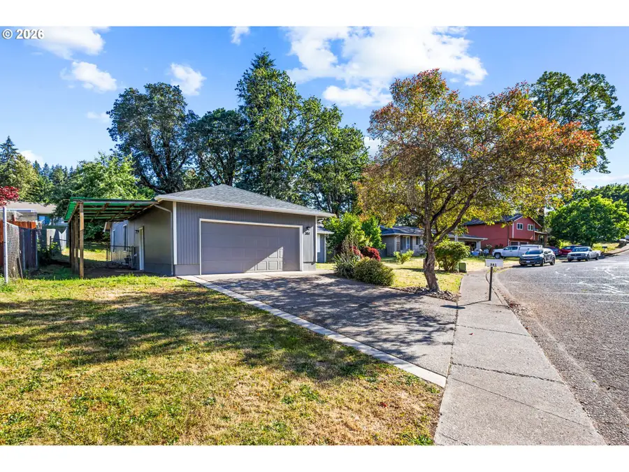 361 W Pine St, Sweet Home, OR 97386 - #3