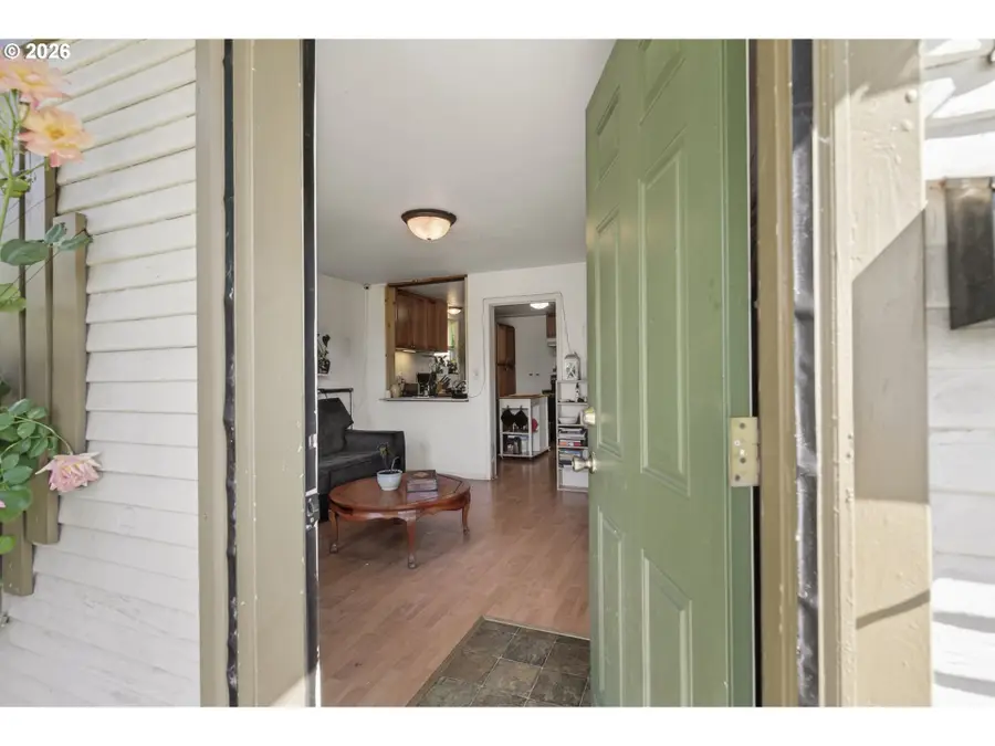 105 Ineer St, Kelso, WA 98626 - #3