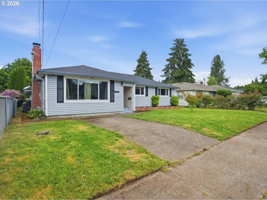 1357 Grove St, Lebanon, OR 97355 - #2