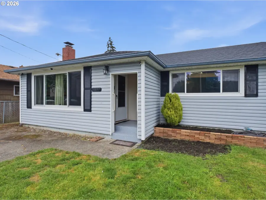 1357 Grove St, Lebanon, OR 97355 - #3