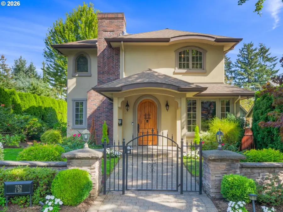 752 E Ave, Lake Oswego, OR 97034 - #3