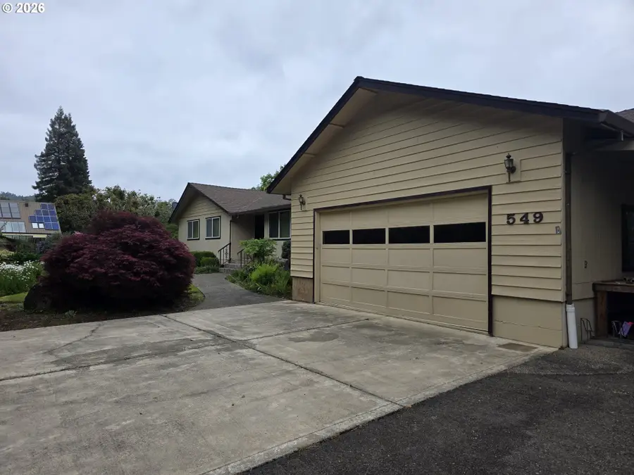 549 Bailey Dr, Roseburg, OR 97471 - #2
