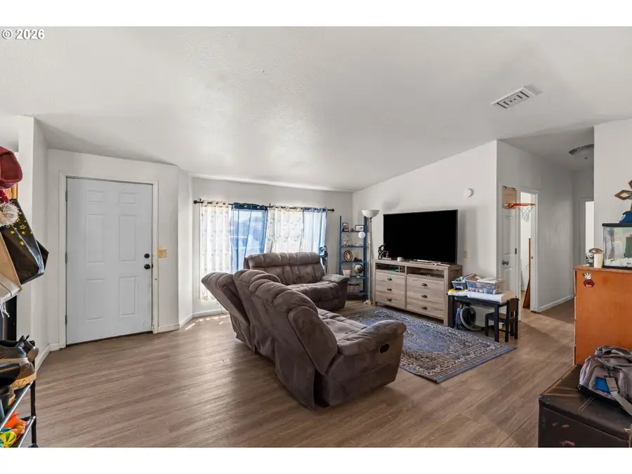 595 Kesling St, Harrisburg, OR 97446 - #2