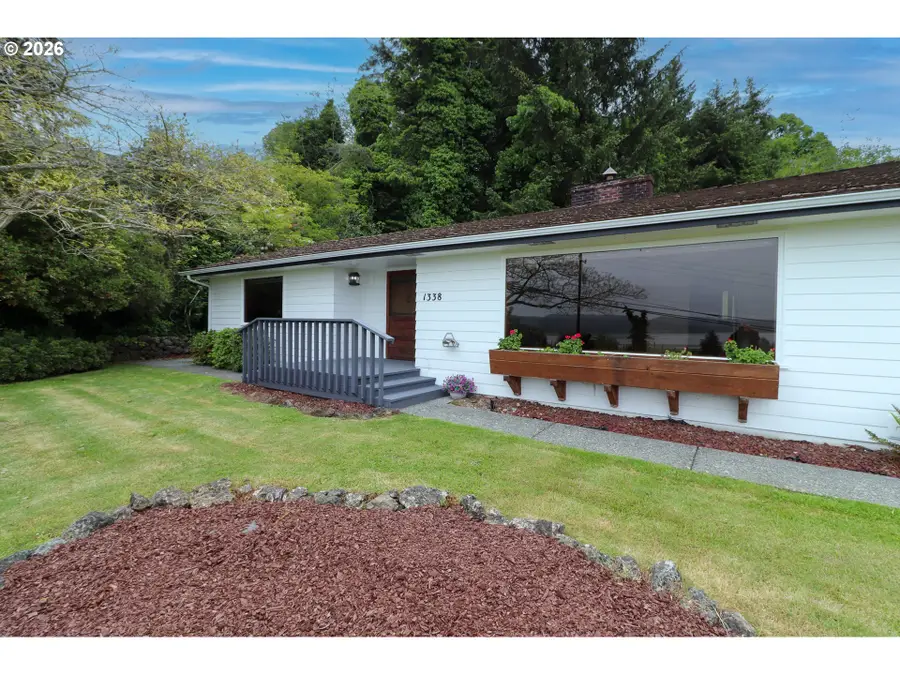 1338 D St, Coos Bay, OR 97420 - #2